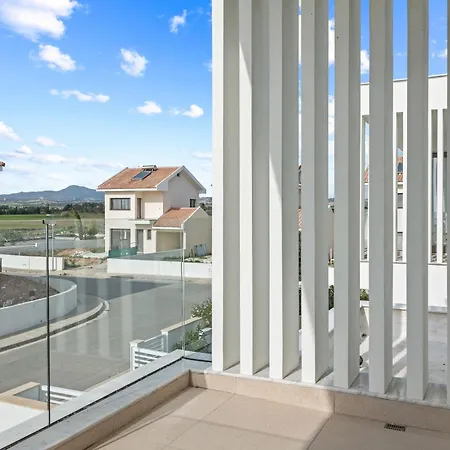 Serenity Waves 20 * Larnaca