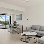 Serenity Waves 20 Вилла *